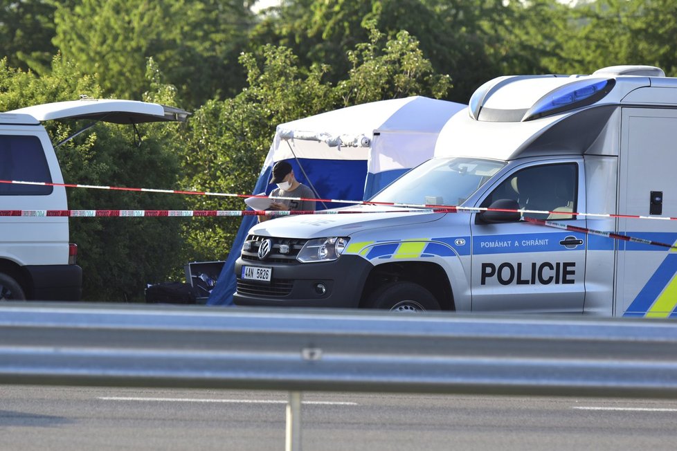 Na benzince u Řitky našli v německém autě mrtvolu muže: Někdo ho zabil!