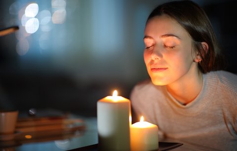 Jak dostat pozitivní energie do bytu? Vyzkoušejte tyhle rituály!