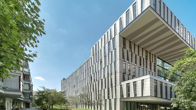 Trinity Bank koupila od společnosti CA Immo kancelářský komplex Riverside v pražském Karlíně. Banka o tom informovala v tiskové zprávě. Trinity Bank koupila od společnosti CA Immo kancelářský komplex Riverside v pražském Karlíně. Banka o tom informovala v tiskové zprávě.