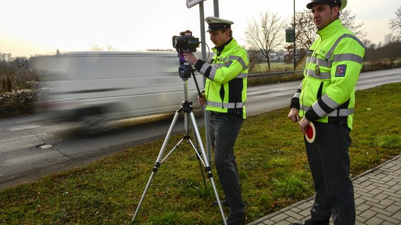 Policie bude v pátek opět měřit na řadě míst rychlost aut