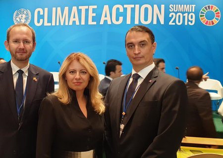 Slovenská prezidentka Zuzana Čaputová s novým partnerem Jurajem Rizmanem (vpravo) na setkání na podporu klimatu