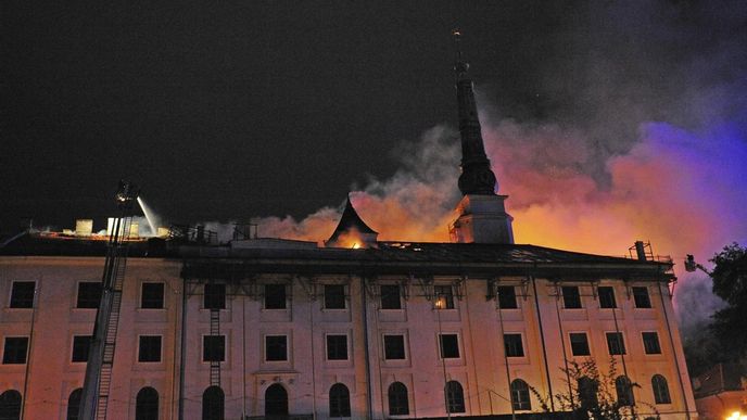 Rižský zámek, sídlo lotyšského prezidenta, vyhořel