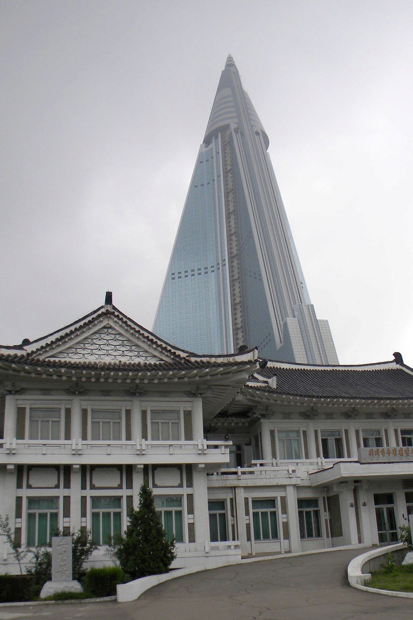 Rjugjong - nejvyšší opuštěná stavba světa.