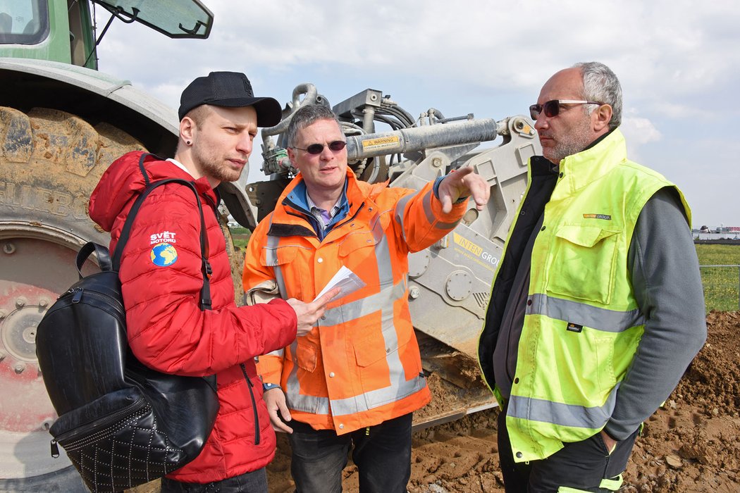 Byli jsme u ekologické rychlovýstavby silnice technologií RoadCem