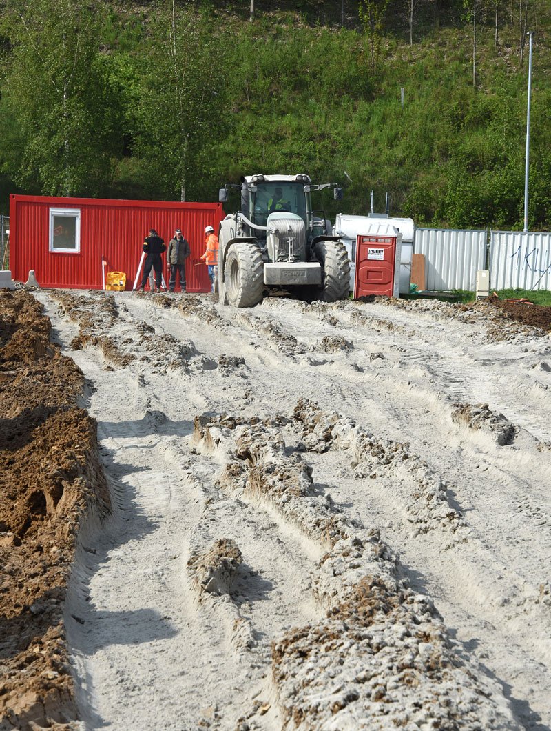 Byli jsme u ekologické rychlovýstavby silnice technologií RoadCem