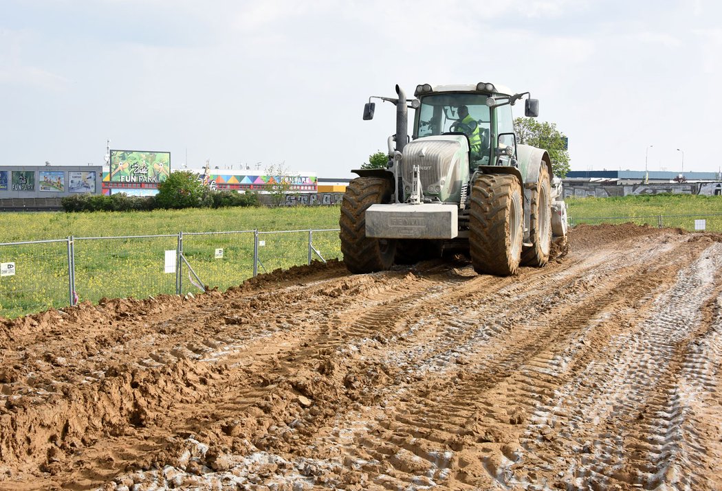 Byli jsme u ekologické rychlovýstavby silnice technologií RoadCem