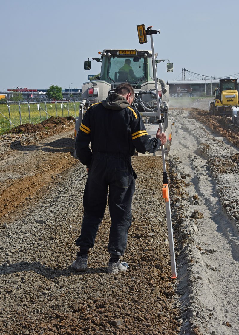 Byli jsme u ekologické rychlovýstavby silnice technologií RoadCem