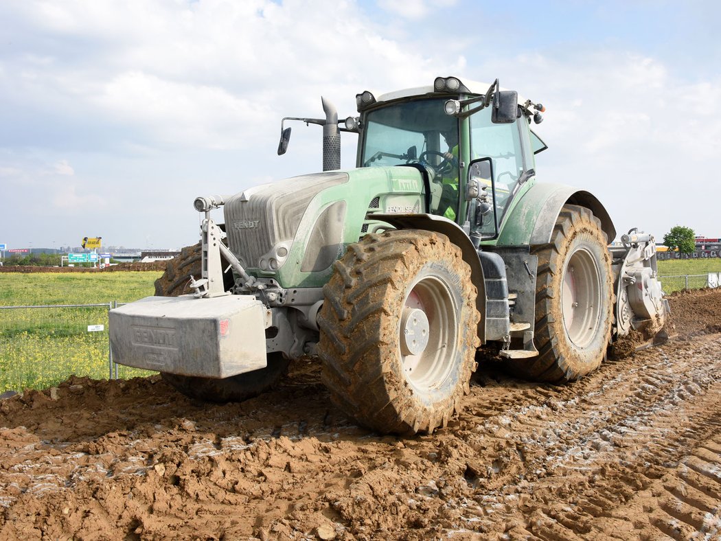 Byli jsme u ekologické rychlovýstavby silnice technologií RoadCem