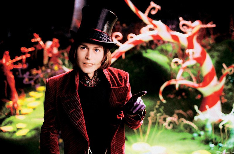 Johnny Depp jako čokotovárník Willy Wonka v pohádce Tima Burtona Karlík a továrna na čokoládu z roku 2005