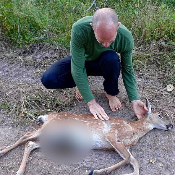 Rob si celý rok nekoupil jídlo. Jedl jen to, co vypěstoval, chytil ve vodě nebo našel mrtvé u silnice.