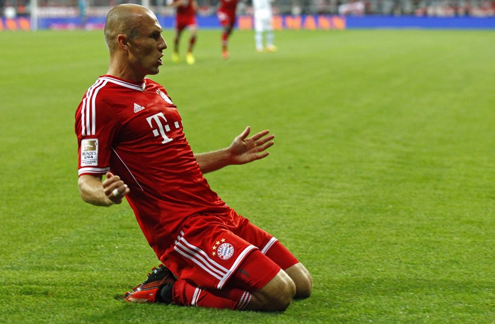 Takhle pálí Robben. Nizozemský záložník právě posunul Bayern do vedení 1:0 nad Mönchengladbachem
