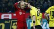 Robbenovi se po zahozené penaltě vysmál obránce Dortmundu Subotič.
