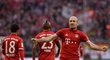 Záložník Bayernu Mnichov Arjen Robben slaví gól proti Wolfsburgu