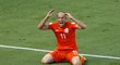 Nizozemci porazili Mexiko 2:1. O jejich postupu rozhodla sporná penalta, kterou rozhodčí zapískal po pádu Arjena Robbena v pokutovém území