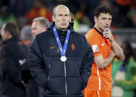 Arjen Robben se stříbrnou medailí.