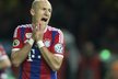 Arjen Robben (Bayern), kolik může stát: 1 miliarda korun. Šlo by o přestup roku. Ale těžko říct, jestli ho kouč Bayernu Pep Guardiola bude chtít uvolnit za jakoukoliv částku.