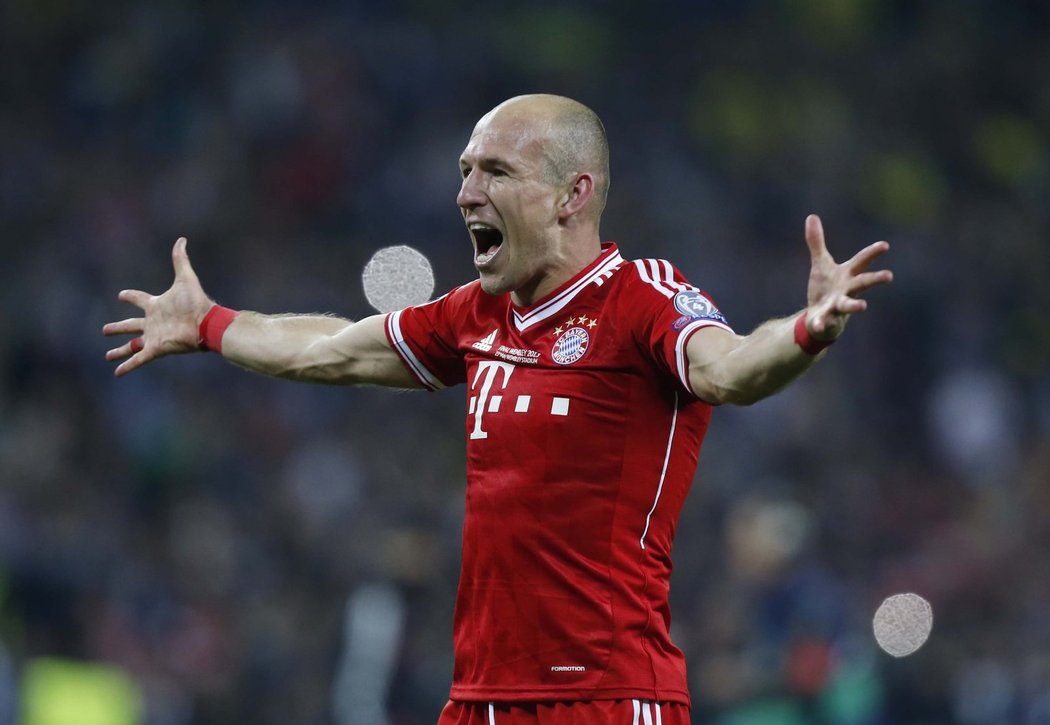 Arjen Robben nejprve dvě velké šance spálil, pak ale přihrál na gól a druhý sám vstřelil. Stal se hrdinou Bayernu.