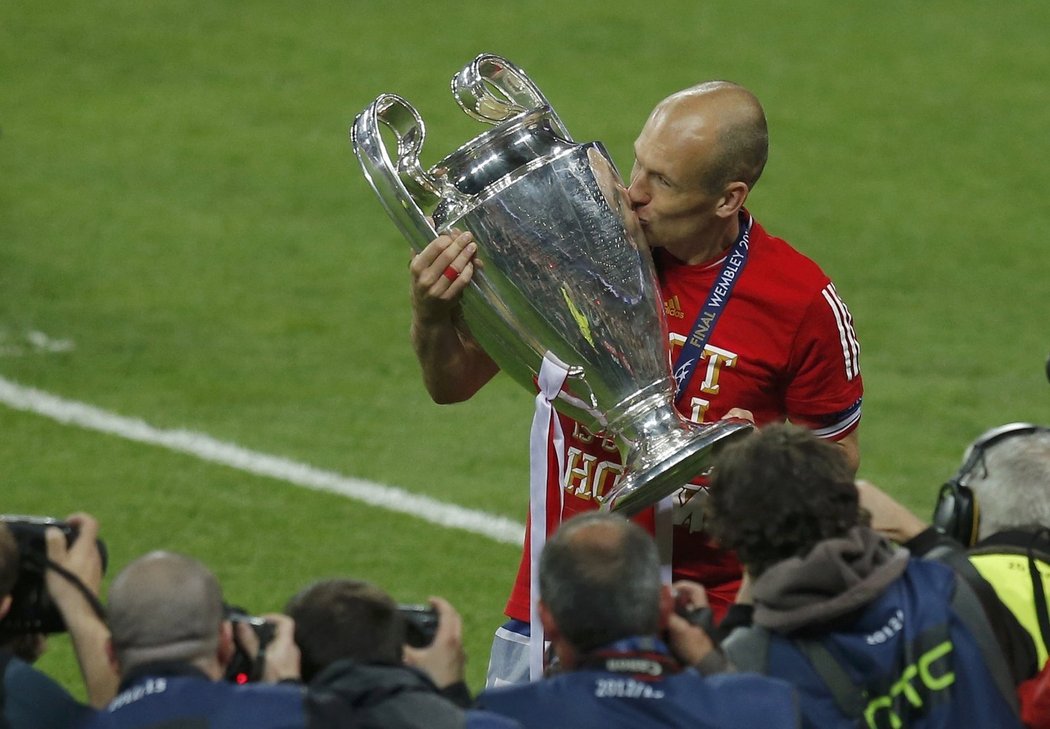 Arjen Robben nejprve dvě velké šance spálil, pak ale přihrál na gól a druhý sám vstřelil. Stal se hrdinou Bayernu.