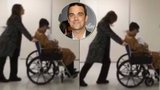 Robbie Williams v porodnici se synem: On se veze, žena ho tlačí