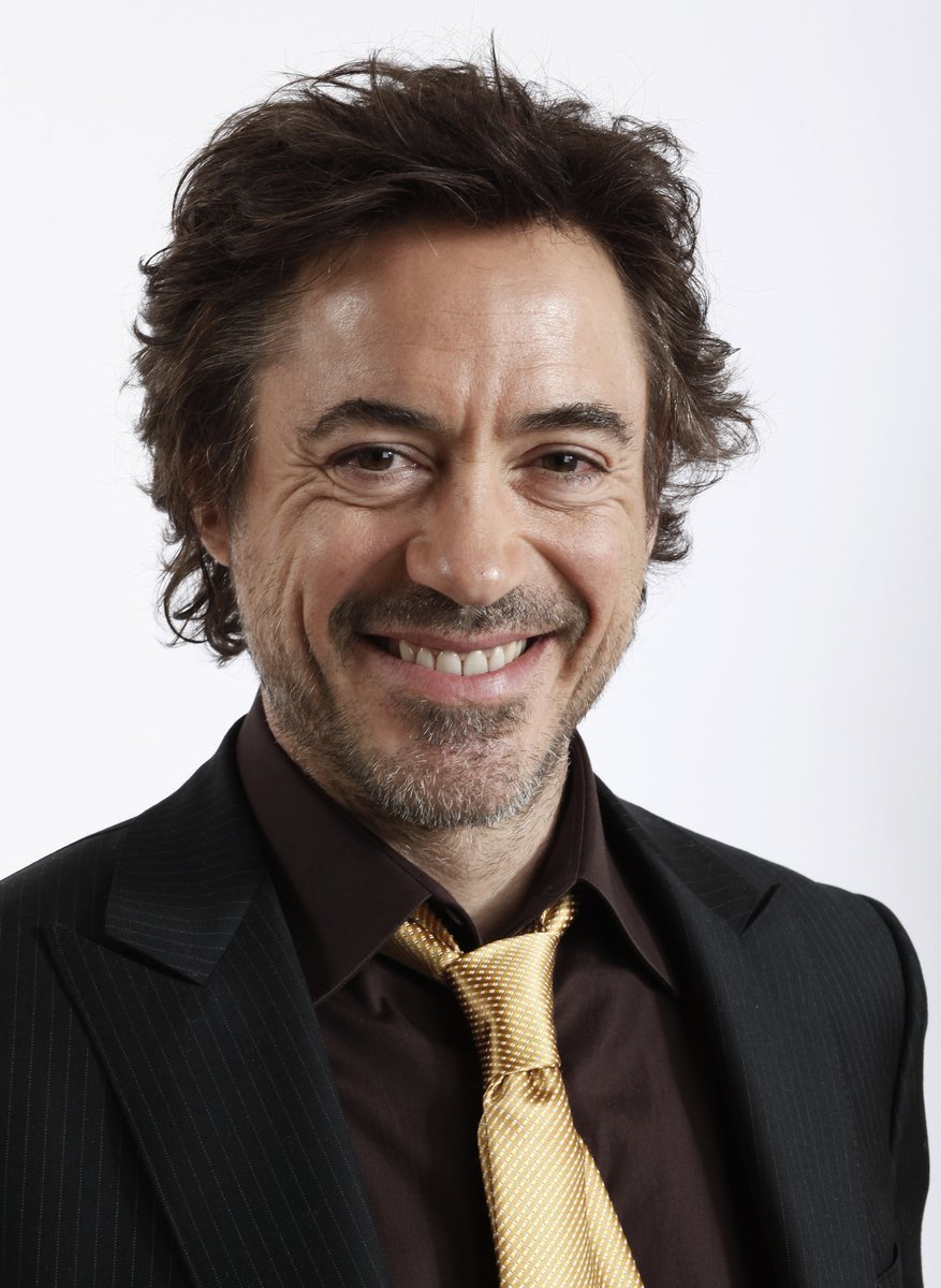 Robert Downey Jr. (46), Sherlock Holmes. Plat: 550 milionů Kč. Film vydělal: 10,5 miliardy. Zisk: 19násobek.