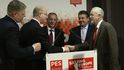 Robert Fico, Bohuslav Sobotka, Sergej Stanišev, Sigmar Gabriel a Jeremy Corbyn na sjezdu evropských socialistů