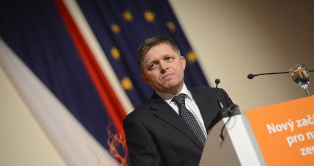 Slováci volí novou vládu. Fico nejspíš oslabí, kdo jsou jeho soupeři?