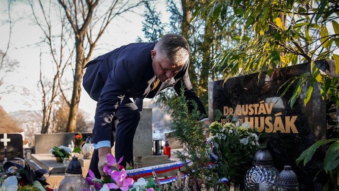 Robert Fico u hrobu Gustáva Husáka. (10.1.2024)