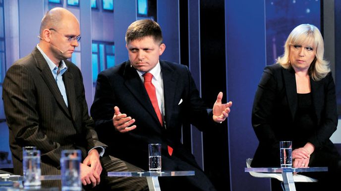Robert Fico v sevření protivní ků: hlasů občanů by měl dost, ale spojenců málo