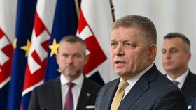 Robert Fico (Směr-SD), Peter Pellegrini (Hlas-SD) a Adrej Danko (SNS) podepsali koaliční dohodu (16.10.2023)