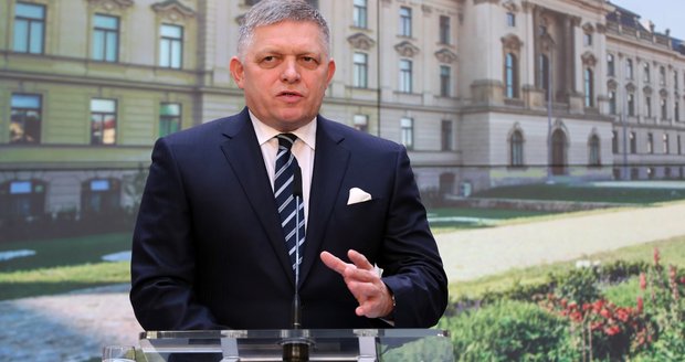 Úsporný balíček na Slovensku: Ficova vláda navrhuje zvyšování daní. A ze svátku chce udělat pracovní den