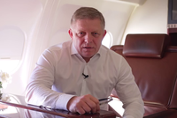 Ficův dvojí vzkaz: Slovensko by mělo být neutrální, závazky vůči NATO ale prý splní