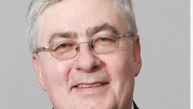 Zemřel viceprezident České stomatologické komory Houba