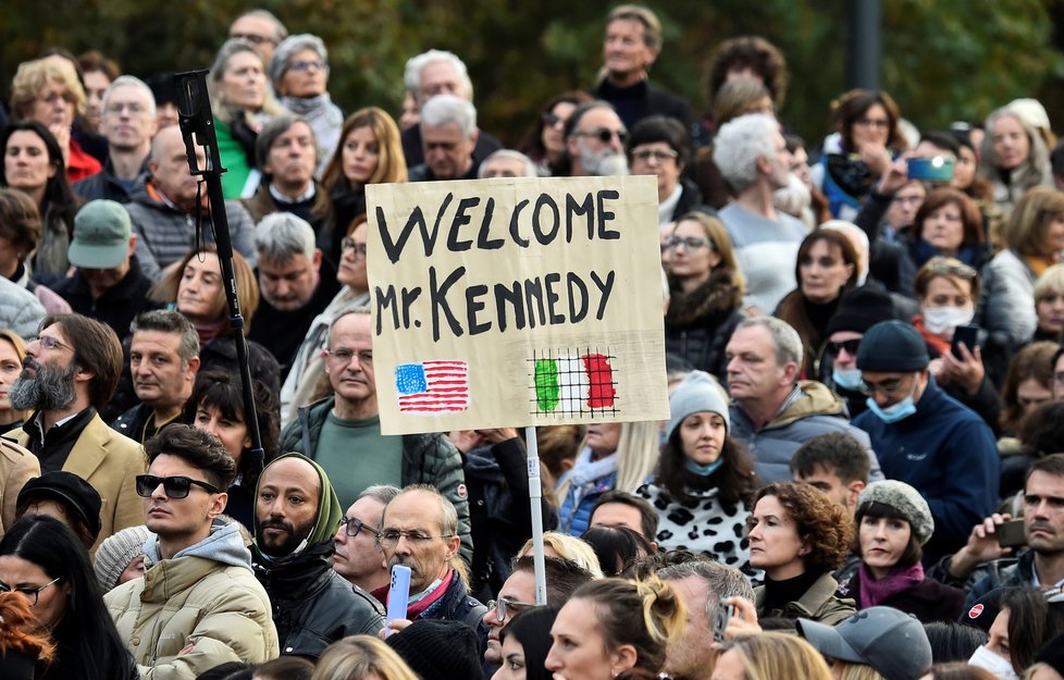 Protest proti covidpasům v italském Miláně: Dorazil i  Robert Kennedy Jr., synovec někdejšího amerického prezidenta J. F. Kennedyho Protest proti covidpasům v italském Miláně: Dorazil i  Robert Kennedy Jr., synovec někdejšího amerického prezidenta J. F. Kennedyho