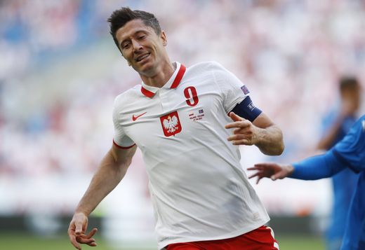 Robert Lewandowski je hvězdou polského národního týmu. Robert Lewandowski je hvězdou polského národního týmu.