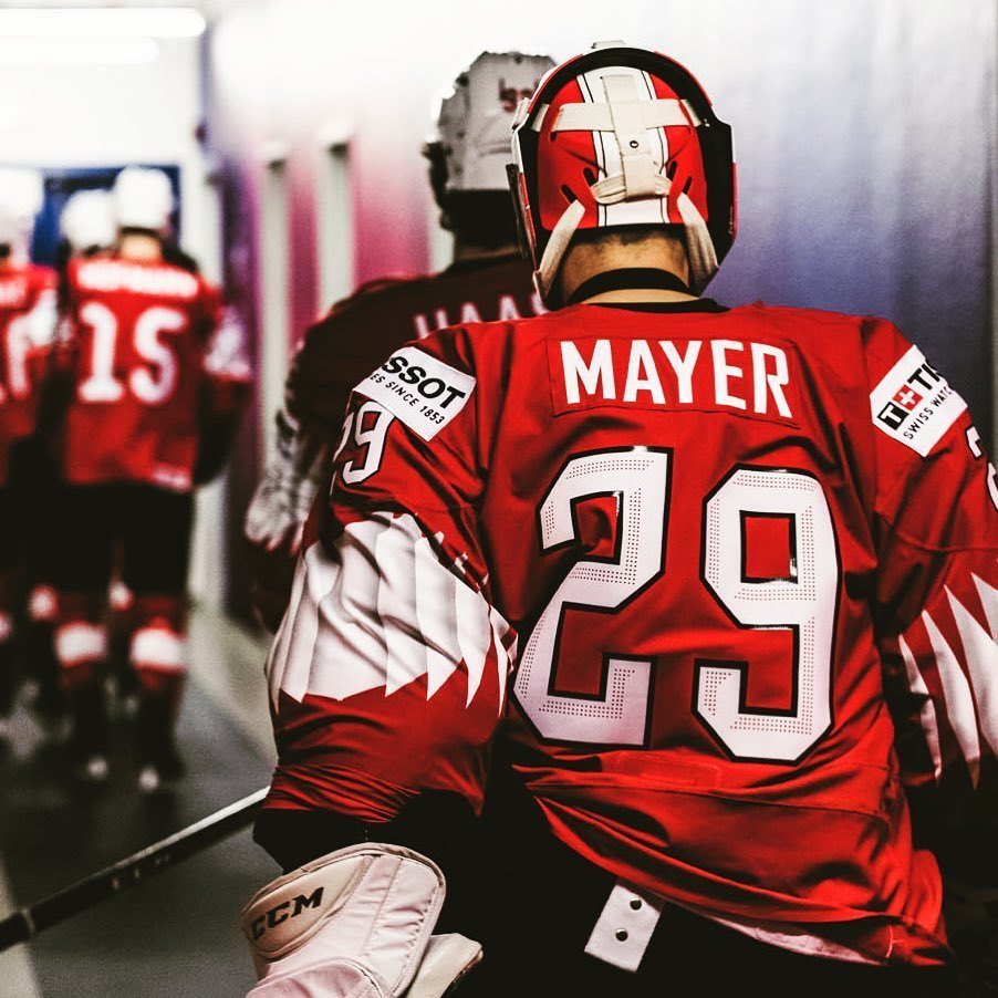 Švýcarský hokejový brankář Robert Mayer