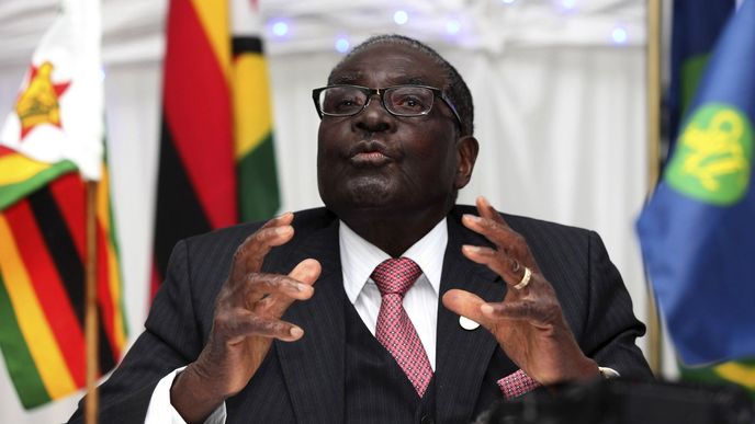 Robert Mugabe vede Zimbabwe již 36 let