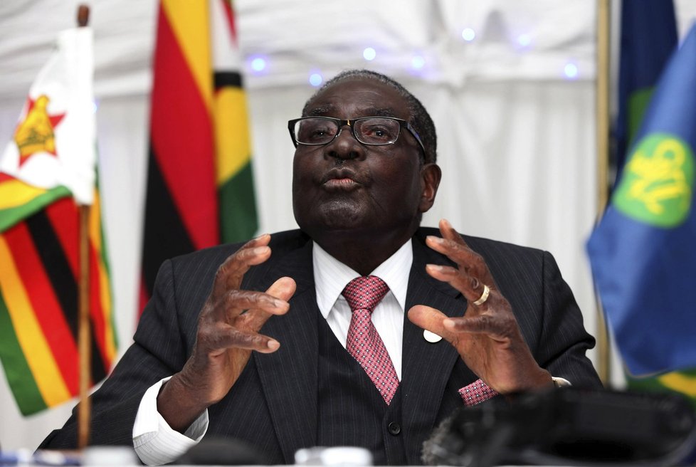 Robert Mugabe vede Zimbabwe již 34 let