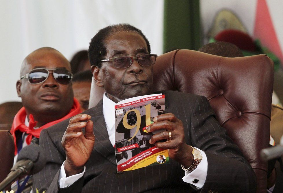 Zimbabwský prezident Mugabe slavil 91. narozeniny.