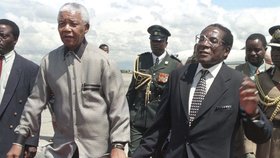 Zemřel bývalý diktátor a exprezident Zimbabwe Robert Mugabe. Bylo mu 95 let, rezignoval teprve nedávno.