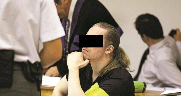 Policie zřejmě našla obávaného mafiána se skleněným okem: Robert střílel na podnikatele ze samopalu!