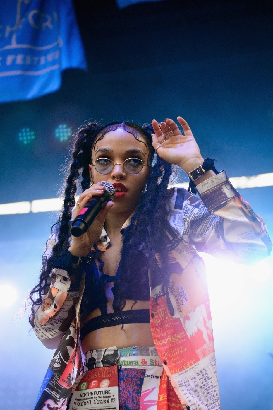 FKA twigs vypadá jak strašidýlko Emílek