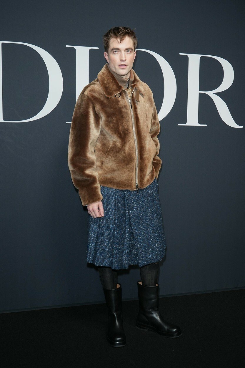 Extravagantní Robert Pattinson chodí v sukni?!