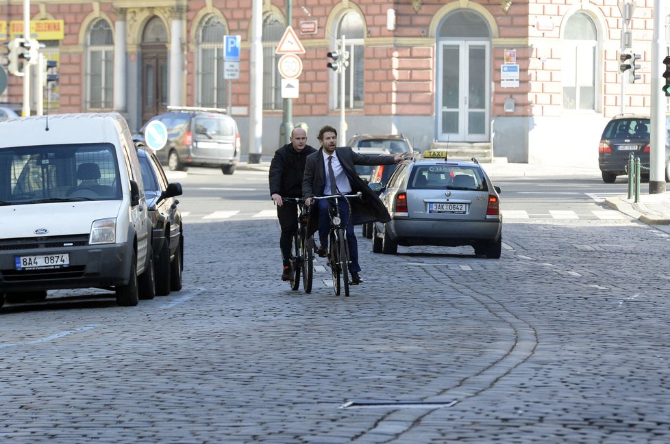 Ministr spravedlnosti Robert Pelikán příležitostně jezdí z domova do úřadu na kole.