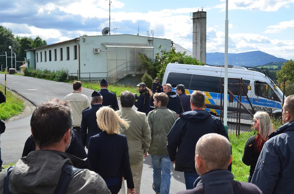 Ministr spravedlnosti Robert Pelikán navštívil areál zařízení pro uprchlíky ve Vyšních Lhotách