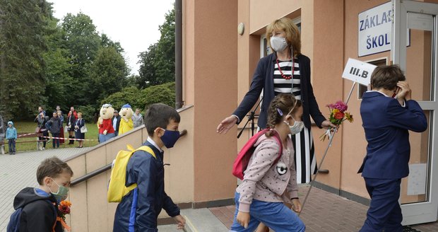 Dvě desítky škol neotevřely kvůli koronaviru. A zahájení školního roku bez Zemana i Babiše