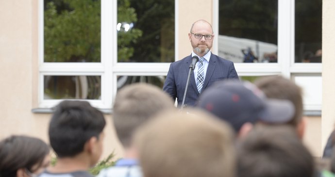 Zahájení nového školního roku: Ministr školství Plaga (ANO) vyrazil do Masarykovy ZŠ na Praze 9 v Újezdu nad Lesy.