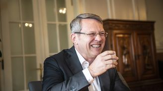 Miliardář Schönfeld prodal podíl v britském vzdělávacím start-upu Miliardář Schönfeld prodal podíl v britském vzdělávacím start-upu