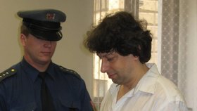 Operní tenorista Robert Šícho dostal za pokus vraždy barytonisty 10 let vězení.