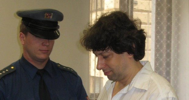 Operní tenorista Robert Šícho dostal za pokus vraždy barytonisty 10 let vězení. 