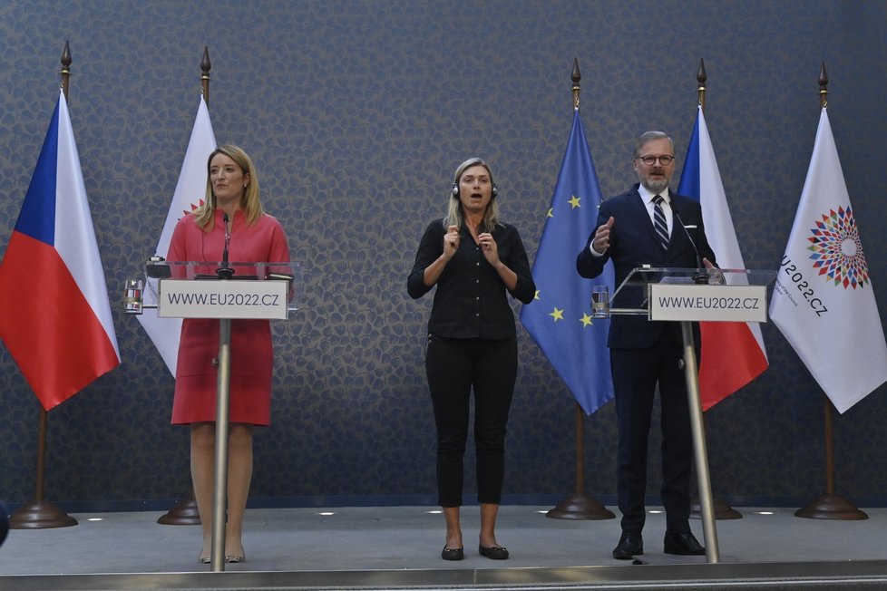 Premiér Petr Fiala a předsedkyně Evropského parlamentu Roberta Metsolaová vystoupili na tiskové konferenci po společné schůzce (16.6.2022)